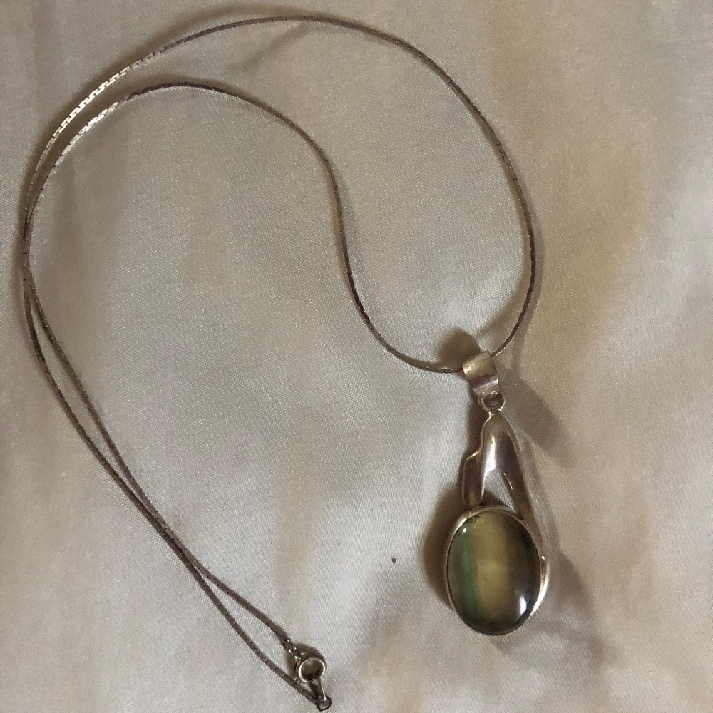 SILVER PENDANT WITH 19 INCH CHAIN